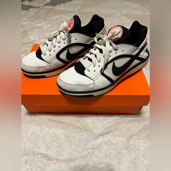 Nike Women’s Hurache Dance Low🖤🤍❤️ - Picture 1 of 14